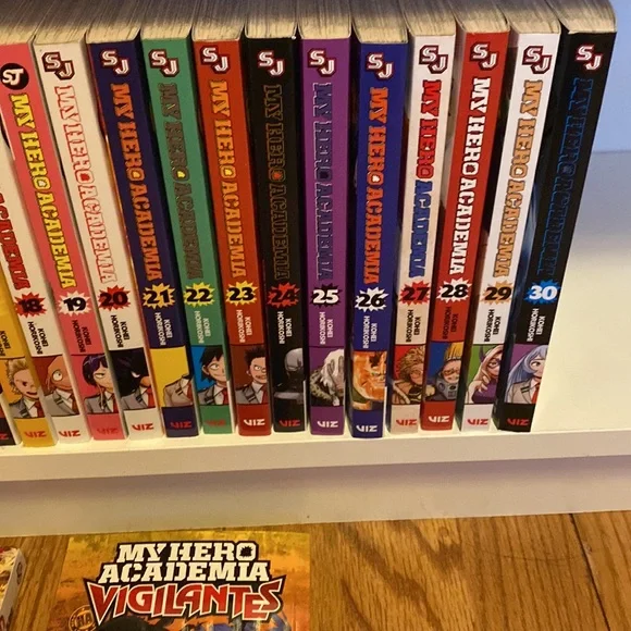 My hero academia books 1-30 & ultra analysis and vigilantes . Total 32 books - Picture 5 of 12